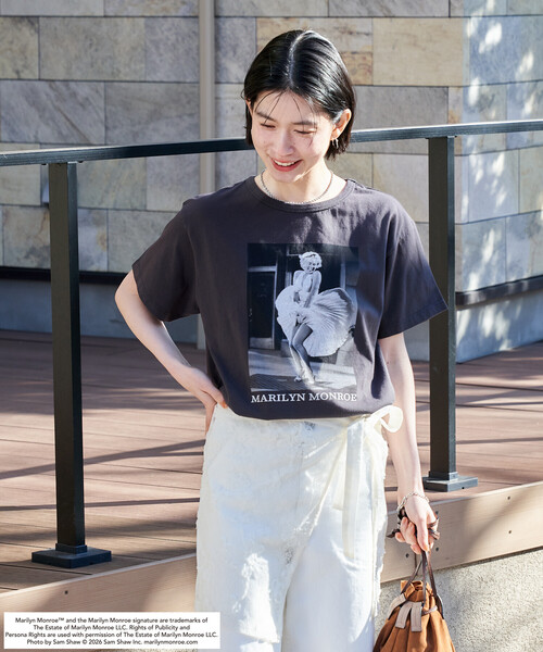 FREAK'S STORE(フリークスストア)の「マリリン・モンロー THE ICONIC SHOT プリントTシャツ(Tシャツ/カットソー・レディース・チャコールグレー/オフホワイト/サックスブルー・フリ-)」の7枚目の写真