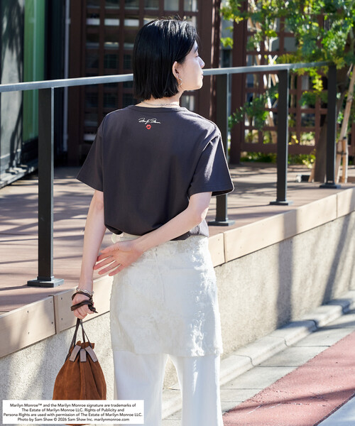 FREAK'S STORE(フリークスストア)の「マリリン・モンロー THE ICONIC SHOT プリントTシャツ(Tシャツ/カットソー・レディース・チャコールグレー/オフホワイト/サックスブルー・フリ-)」の8枚目の写真