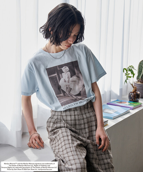 FREAK'S STORE(フリークスストア)の「マリリン・モンロー THE ICONIC SHOT プリントTシャツ(Tシャツ/カットソー・レディース・チャコールグレー/オフホワイト/サックスブルー・フリ-)」の14枚目の写真
