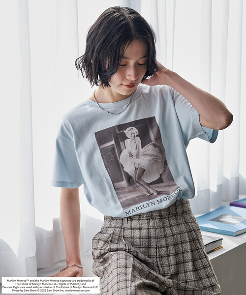 FREAK'S STORE(フリークスストア)の「マリリン・モンロー THE ICONIC SHOT プリントTシャツ(Tシャツ/カットソー・レディース・チャコールグレー/オフホワイト/サックスブルー・フリ-)」の16枚目の写真