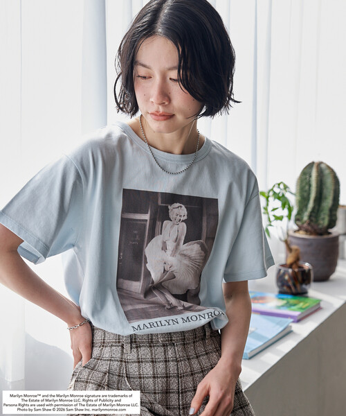 FREAK'S STORE(フリークスストア)の「マリリン・モンロー THE ICONIC SHOT プリントTシャツ(Tシャツ/カットソー・レディース・チャコールグレー/オフホワイト/サックスブルー・フリ-)」の20枚目の写真