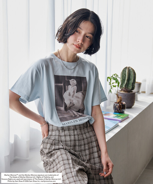 FREAK'S STORE(フリークスストア)の「マリリン・モンロー THE ICONIC SHOT プリントTシャツ(Tシャツ/カットソー・レディース・チャコールグレー/オフホワイト/サックスブルー・フリ-)」の21枚目の写真