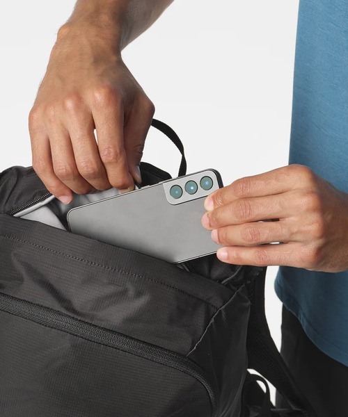 SALOMON(サロモン)の「SALOMON/サロモン バックパック TRAILBLAZER 20 トレイルブレイザー20L LC2182600/LC2462800(バックパック/リュック・メンズ・ブラック/グレー・FREE)」の13枚目の写真