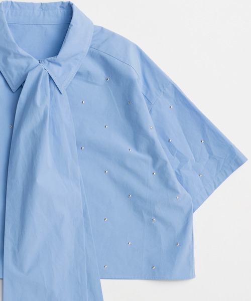 MAISON SPECIAL（メゾンスペシャル）の「Studded Half-Sleeve Bow Tie Shirt/スタッズハーフスリーブボウタイシャツ（シャツ/ブラウス・レディース・ホワイト/グレー/ブルー・FREE）」の12枚目の写真