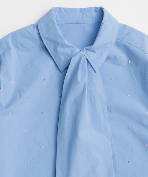 MAISON SPECIAL（メゾンスペシャル）の「Studded Half-Sleeve Bow Tie Shirt/スタッズハーフスリーブボウタイシャツ（シャツ/ブラウス・レディース・ホワイト/グレー/ブルー・FREE）」の13枚目の写真