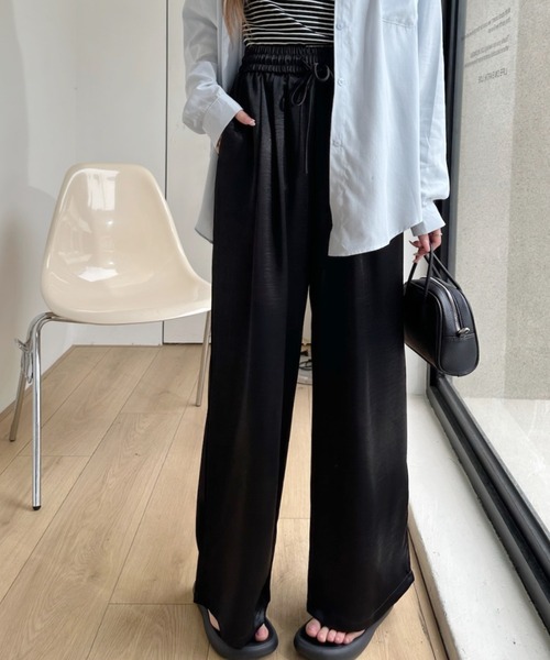 Ada.(エイダ)の「ワイドストレート サテンパンツ(その他パンツ・レディース・ブラック/ベージュ/ホワイト・L/M)」の4枚目の写真