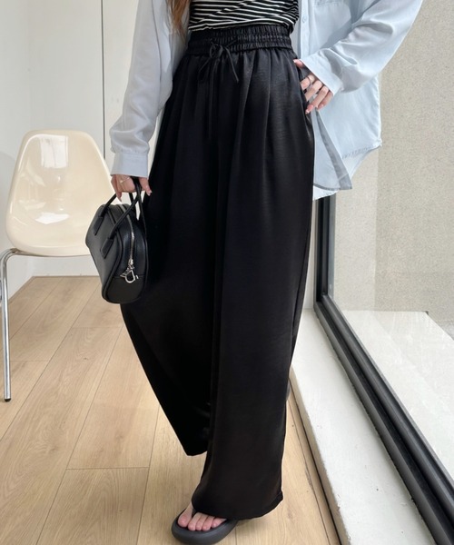 Ada.(エイダ)の「ワイドストレート サテンパンツ(その他パンツ・レディース・ブラック/ベージュ/ホワイト・L/M)」の5枚目の写真