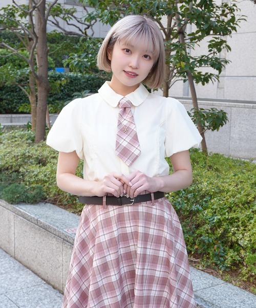 axes femme POETIQUE(アクシーズファムポエティック)の「チェーンネクタイ付きBL(シャツ/ブラウス・レディース・ホワイト/ピンク/キナリ・MEDIUM)」の4枚目の写真