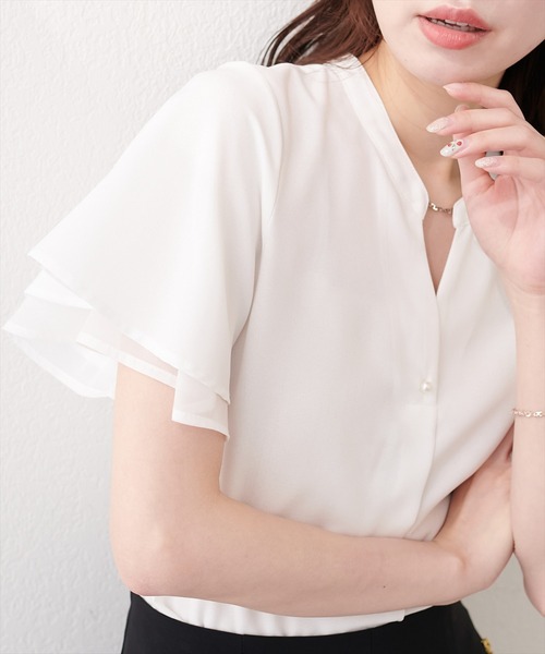 natural couture(ナチュラルクチュール)の「袖口シアーパール釦スキッパーブラウス(シャツ/ブラウス・レディース・その他1/ミント/ラベンダー/ライトグレー/その他2/アイボリー・FREE)」の2枚目の写真