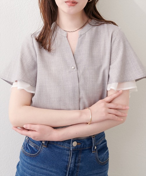 natural couture(ナチュラルクチュール)の「袖口シアーパール釦スキッパーブラウス(シャツ/ブラウス・レディース・その他1/ミント/ラベンダー/ライトグレー/その他2/アイボリー・FREE)」の1枚目の写真