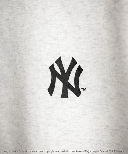 MLB（メジャーリーグベースボール）の「MLB メジャーリーグベースボール 接触冷感UVカットオーバーサイズワンポイントロゴプリント半袖Tシャツ（Tシャツ/カットソー・メンズ・オートミール/ホワイト系/ブラック/ネイビー/ベージュ系/ホワイト/チャコール・XL/M/L）」の20枚目の写真