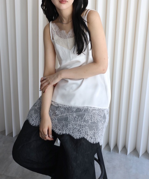 YENNA(イェンナ)の「レースレイヤードサテンキャミチュニック/スリップドレス(キャミソール・レディース・ブラック/アイボリー・FREE)」の2枚目の写真