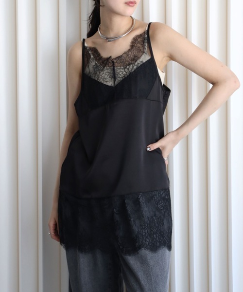 YENNA(イェンナ)の「レースレイヤードサテンキャミチュニック/スリップドレス(キャミソール・レディース・ブラック/アイボリー・FREE)」の1枚目の写真