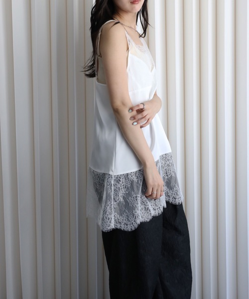 YENNA(イェンナ)の「レースレイヤードサテンキャミチュニック/スリップドレス(キャミソール・レディース・ブラック/アイボリー・FREE)」の7枚目の写真