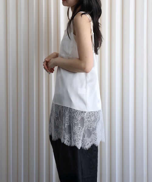 YENNA(イェンナ)の「レースレイヤードサテンキャミチュニック/スリップドレス(キャミソール・レディース・ブラック/アイボリー・FREE)」の9枚目の写真