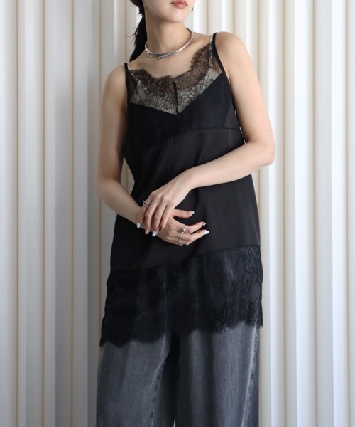 YENNA(イェンナ)の「レースレイヤードサテンキャミチュニック/スリップドレス(キャミソール・レディース・ブラック/アイボリー・FREE)」の11枚目の写真