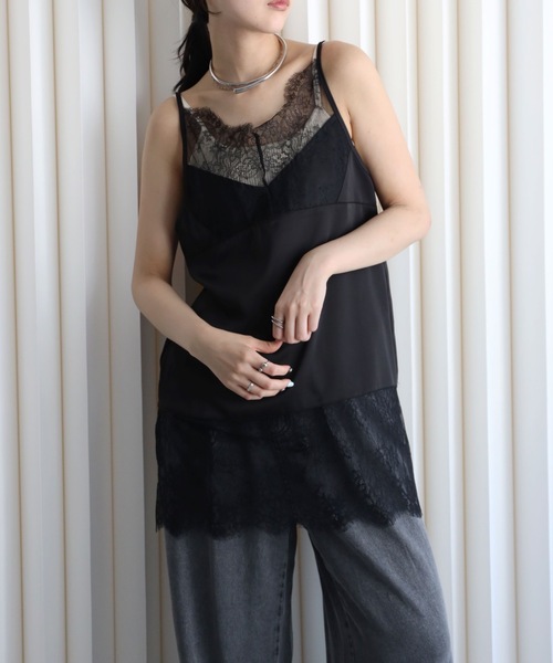 YENNA(イェンナ)の「レースレイヤードサテンキャミチュニック/スリップドレス(キャミソール・レディース・ブラック/アイボリー・FREE)」の12枚目の写真