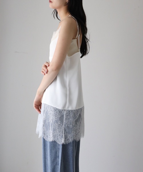 YENNA(イェンナ)の「レースレイヤードサテンキャミチュニック/スリップドレス(キャミソール・レディース・ブラック/アイボリー・FREE)」の11枚目の写真