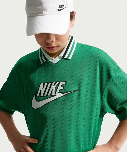 NIKE(ナイキ)の「ナイキ スポーツウェア ジュニア ショートスリーブ ジャージー / Nike Sportswear Big Kids' Short-Sleeve Jersey IQ0435-365 Malachite(ジャージ・キッズ・グリーン系その他2・160/150/140/130)」の3枚目の写真