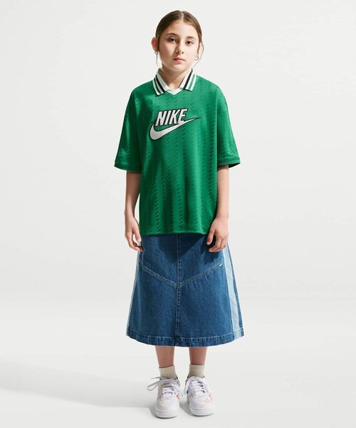 NIKE(ナイキ)の「ナイキ スポーツウェア ジュニア ショートスリーブ ジャージー / Nike Sportswear Big Kids' Short-Sleeve Jersey IQ0435-365 Malachite(ジャージ・キッズ・グリーン系その他2・160/150/140/130)」の6枚目の写真