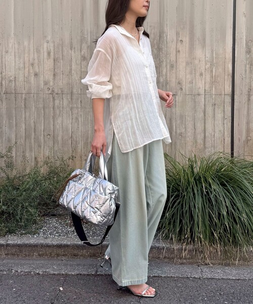 fredy emue(フレディエミュ)の「リネン混楊柳バンドカラーシャツ(シャツ/ブラウス・レディース・ミント/ブラック/サックスブルー/オフホワイト・38)」の21枚目の写真