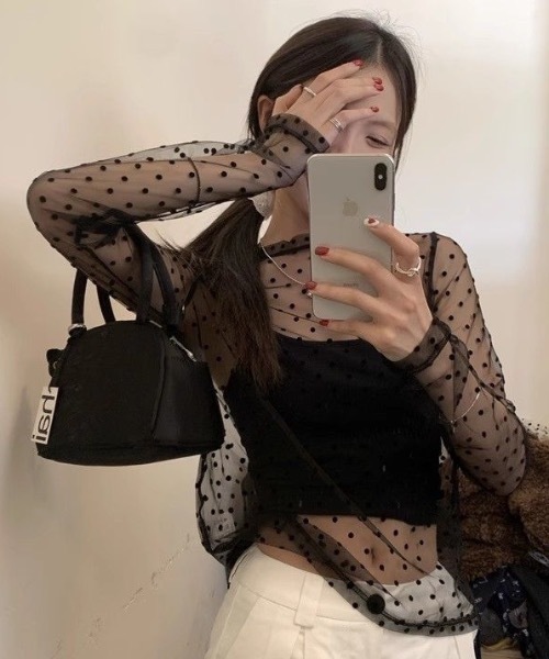 Teem Store(チームストア)の「【ドット柄】チュールトップス 長袖 インナー レイヤード 重ね着(Tシャツ/カットソー・レディース・ホワイト/ブラック・F)」の2枚目の写真
