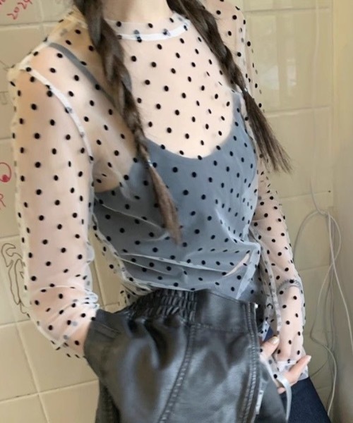 Teem Store(チームストア)の「【ドット柄】チュールトップス 長袖 インナー レイヤード 重ね着(Tシャツ/カットソー・レディース・ホワイト/ブラック・F)」の9枚目の写真