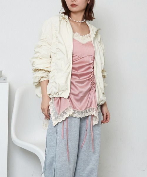 merrylatte(メリーラテ)の「シャーリングフリルキャミワンピース【TUNE】(キャミソール・レディース・ブラック/ホワイト/レッド/ホワイト×ピンク・FREE)」の7枚目の写真