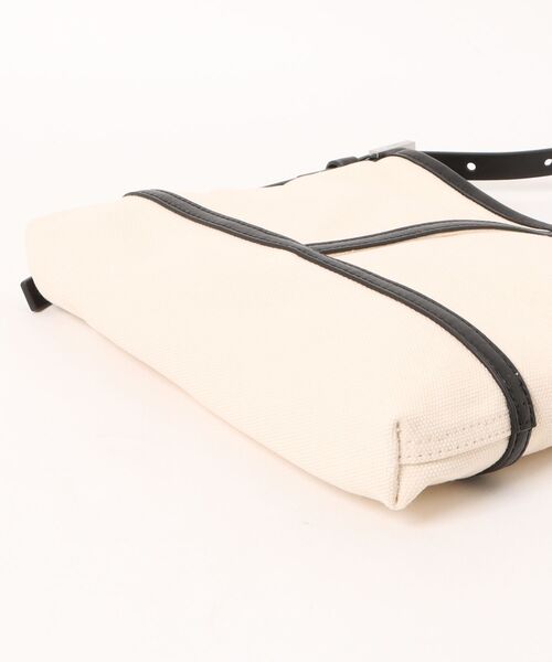 ALLSAINTS（オールセインツ）の「ASHA MINI CANVAS | ASHA ミニ キャンバス（ショルダーバッグ・レディース・ホワイト系その他・ONE SIZE）」の9枚目の写真