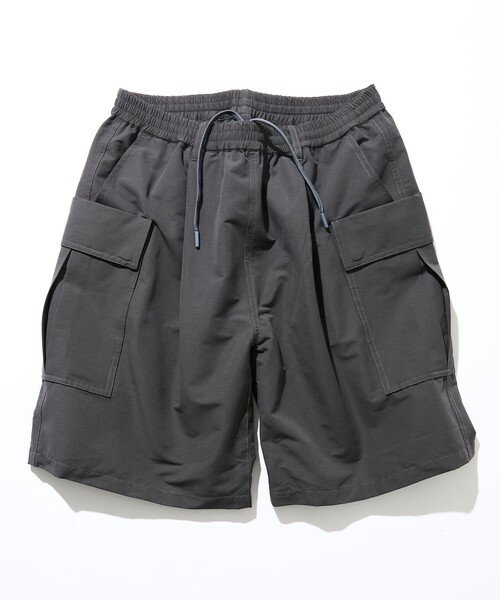 FREAK'S STORE(フリークスストア)の「<UVカット・吸水速乾・防シワ加工>Drymix(R)/ドライミックス ワイドシルエット ユーティリティ ショートカーゴパンツ 短パン ハーフパンツ ショートパンツ 限定展開(カーゴパンツ・メンズ・ベージュ/チャコールグレー/ブラック・SMALL/MEDIUM/LARGE)」の4枚目の写真