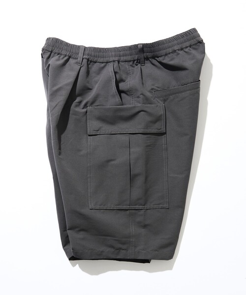 FREAK'S STORE(フリークスストア)の「<UVカット・吸水速乾・防シワ加工>Drymix(R)/ドライミックス ワイドシルエット ユーティリティ ショートカーゴパンツ 短パン ハーフパンツ ショートパンツ 限定展開(カーゴパンツ・メンズ・ベージュ/チャコールグレー/ブラック・SMALL/MEDIUM/LARGE)」の5枚目の写真