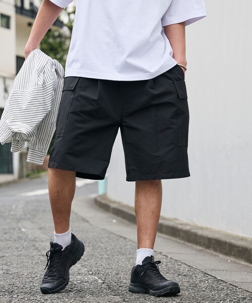 FREAK'S STORE(フリークスストア)の「<UVカット・吸水速乾・防シワ加工>Drymix(R)/ドライミックス ワイドシルエット ユーティリティ ショートカーゴパンツ 短パン ハーフパンツ ショートパンツ 限定展開(カーゴパンツ・メンズ・ベージュ/チャコールグレー/ブラック・SMALL/MEDIUM/LARGE)」の19枚目の写真