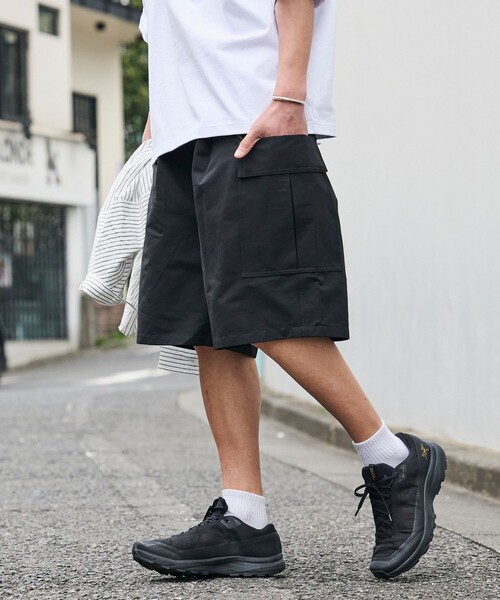 FREAK'S STORE(フリークスストア)の「<UVカット・吸水速乾・防シワ加工>Drymix(R)/ドライミックス ワイドシルエット ユーティリティ ショートカーゴパンツ 短パン ハーフパンツ ショートパンツ 限定展開(カーゴパンツ・メンズ・ベージュ/チャコールグレー/ブラック・SMALL/MEDIUM/LARGE)」の21枚目の写真