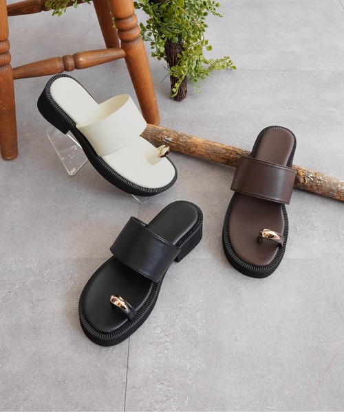Fabby fabby(ファビィーファビィー)の「4.2cm厚底サムリングサンダル(サンダル・レディース・ブラウン/オフホワイト/ブラック・SMALL/MEDIUM/LARGE)」の4枚目の写真