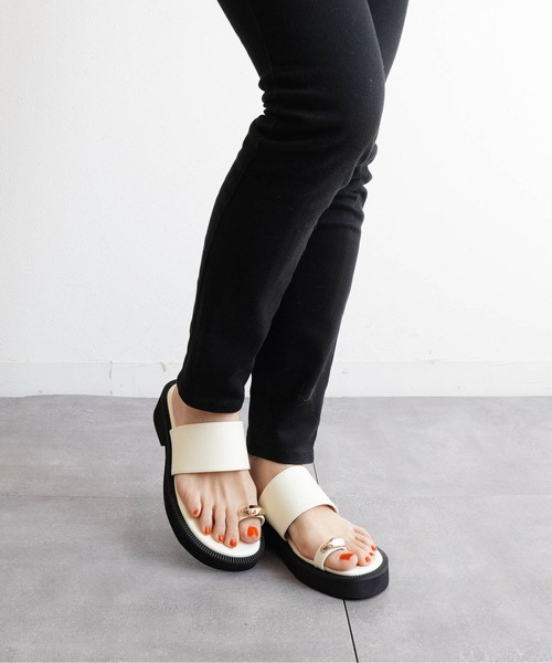 Fabby fabby(ファビィーファビィー)の「4.2cm厚底サムリングサンダル(サンダル・レディース・ブラウン/オフホワイト/ブラック・SMALL/MEDIUM/LARGE)」の10枚目の写真
