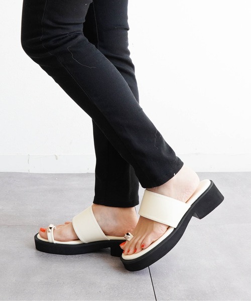 Fabby fabby(ファビィーファビィー)の「4.2cm厚底サムリングサンダル(サンダル・レディース・ブラウン/オフホワイト/ブラック・SMALL/MEDIUM/LARGE)」の12枚目の写真