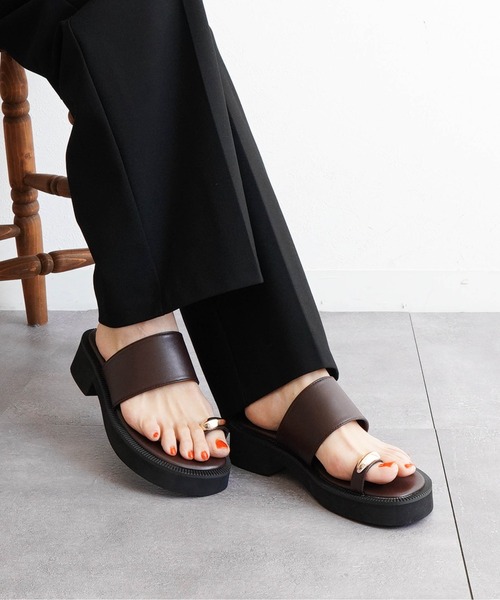 Fabby fabby(ファビィーファビィー)の「4.2cm厚底サムリングサンダル(サンダル・レディース・ブラウン/オフホワイト/ブラック・SMALL/MEDIUM/LARGE)」の16枚目の写真