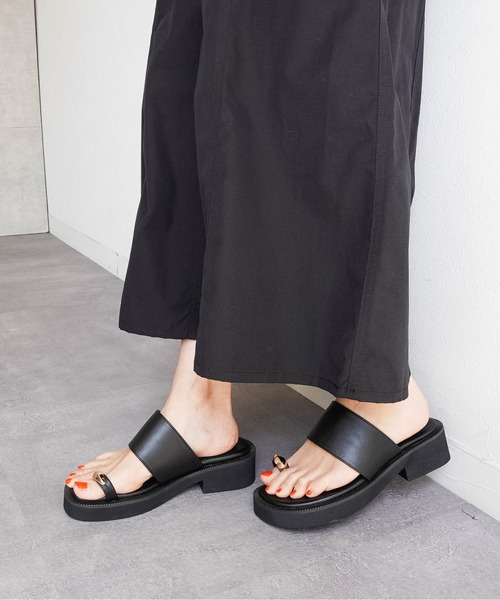 Fabby fabby(ファビィーファビィー)の「4.2cm厚底サムリングサンダル(サンダル・レディース・ブラウン/オフホワイト/ブラック・SMALL/MEDIUM/LARGE)」の22枚目の写真