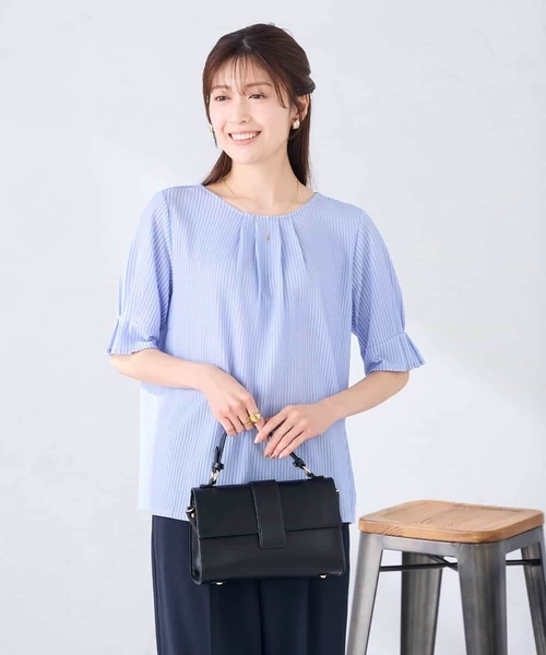 a.v.v(アーヴェヴェ)の「タックパフスリーブトップス(Tシャツ/カットソー・レディース・クリーム/ダークインディゴブルー/ネイビー・38/36/40)」の3枚目の写真