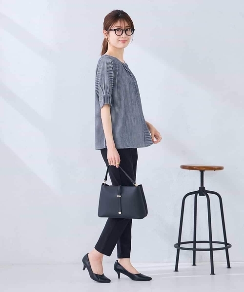 a.v.v(アーヴェヴェ)の「タックパフスリーブトップス(Tシャツ/カットソー・レディース・クリーム/ダークインディゴブルー/ネイビー・38/36/40)」の22枚目の写真