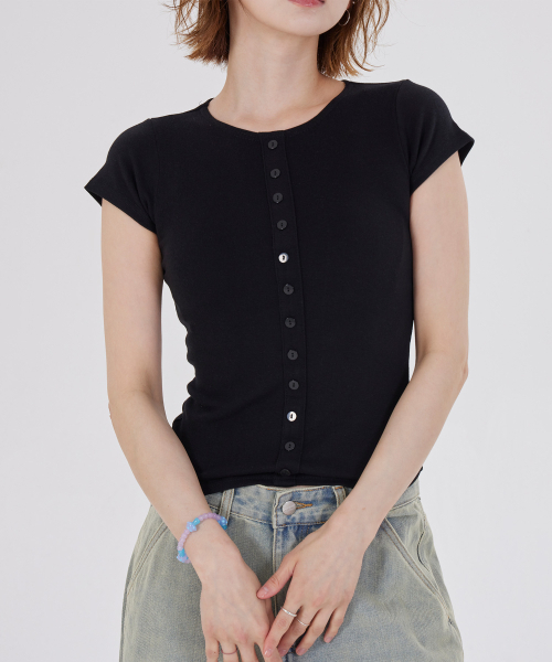 DYSFUNCT（ディスファンクト）の「BUTTON DETAIL CAP SLEEVES TOP(BLACK)（Tシャツ/カットソー・レディース・その他・FREE）」の3枚目の写真
