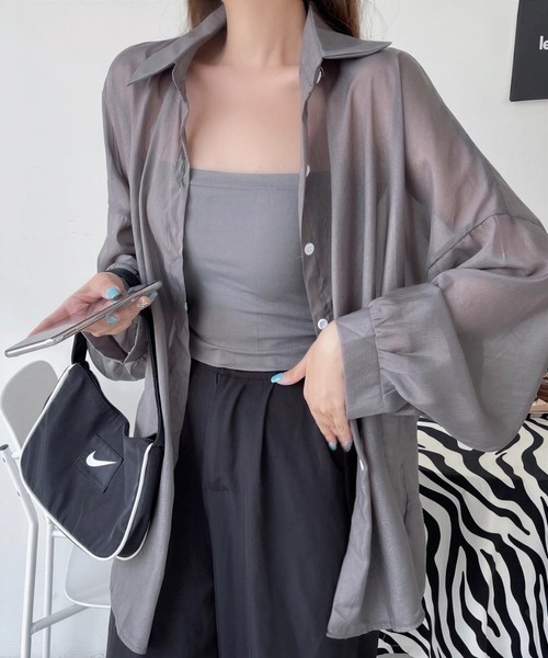 yuue' ( wear )(ユーイ)の「オーバーサイズシアーシャツ/冷房対策/日焼け対策(シャツ/ブラウス・レディース・チャコールグレー/ブラック/ピンク/アイボリー/ホワイト・FREE)」の4枚目の写真