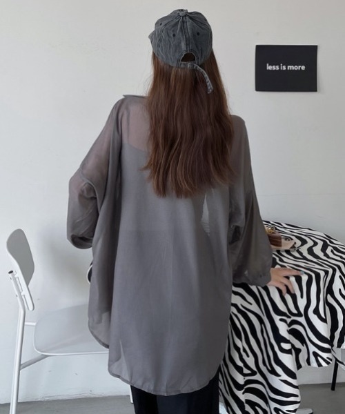 yuue' ( wear )(ユーイ)の「オーバーサイズシアーシャツ/冷房対策/日焼け対策(シャツ/ブラウス・レディース・チャコールグレー/ブラック/ピンク/アイボリー/ホワイト・FREE)」の13枚目の写真