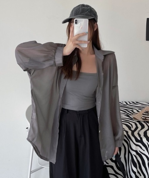yuue' ( wear )(ユーイ)の「オーバーサイズシアーシャツ/冷房対策/日焼け対策(シャツ/ブラウス・レディース・チャコールグレー/ブラック/ピンク/アイボリー/ホワイト・FREE)」の14枚目の写真