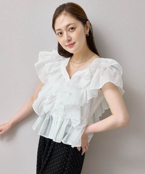 en CAnAF(エンカナフ)の「【視線を惹きつける華やかさ】シアーフリルカラーブラウス(シャツ/ブラウス・レディース・ブラウン/ブルー/オフホワイト/ブラック・フリー)」の5枚目の写真