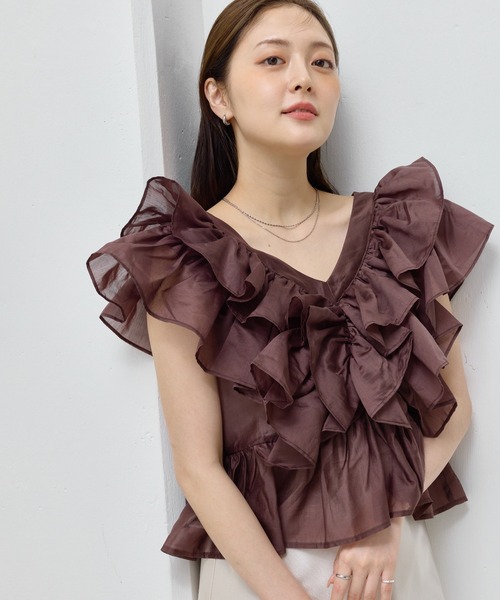 en CAnAF(エンカナフ)の「【視線を惹きつける華やかさ】シアーフリルカラーブラウス(シャツ/ブラウス・レディース・ブラウン/ブルー/オフホワイト/ブラック・フリー)」の16枚目の写真