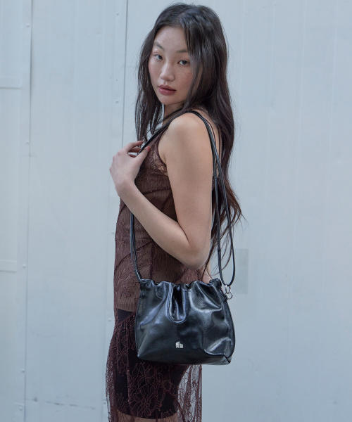 HAVEAWHALE(ハブアホエール)の「crinkle bucket bag (BK)(メッセンジャーバッグ・レディース・その他・FREE)」の2枚目の写真