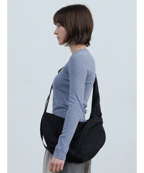 ACOC(アコック)の「Insight Cross Bag_Black(メッセンジャーバッグ・レディース・その他・FREE)」の2枚目の写真