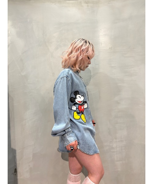 Desigual(デシグアル)の「Disney Mickey Oversized Denim Shirt/ディズニー ミッキーオーバーサイズデニムシャツ(シャツ/ブラウス・レディース・ブルー・L/M/S/XS/XL)」の2枚目の写真