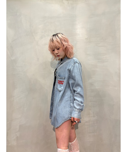 Desigual(デシグアル)の「Disney Mickey Oversized Denim Shirt/ディズニー ミッキーオーバーサイズデニムシャツ(シャツ/ブラウス・レディース・ブルー・L/M/S/XS/XL)」の3枚目の写真
